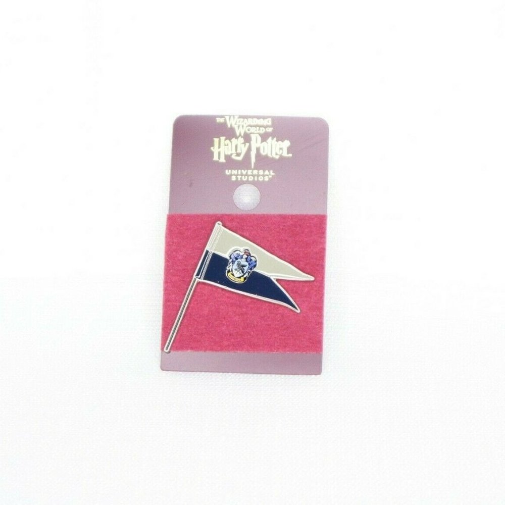 Universal Studios Harry Potter Ravenclaw pin
